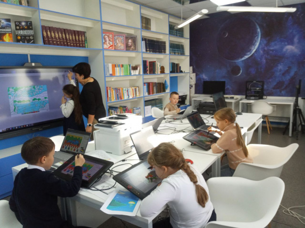 В рамках проекта «Гений места» участники МедиаLab лаборатории продолжают изучать графический редактор Paint.
