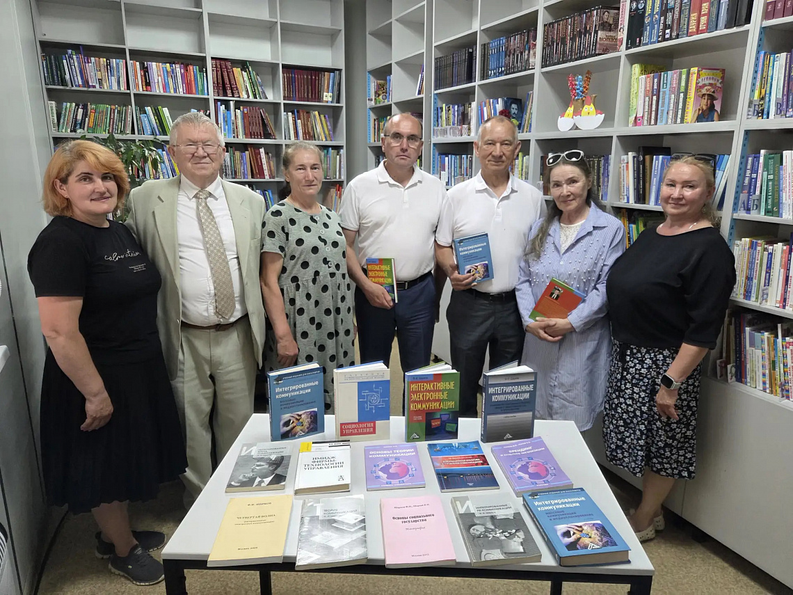«Сердце помнит Карабаши»: в Мариинско-Посадский округ с визитом прибыл выдающийся учёный Феликс Шарков
