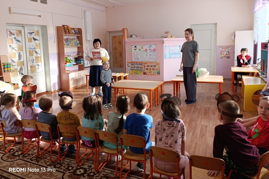 Кукольный мини-театр по мотивам народной сказки Льва Толстого «Три медведя» провели сотрудники Шоршелской сельской библиотеки