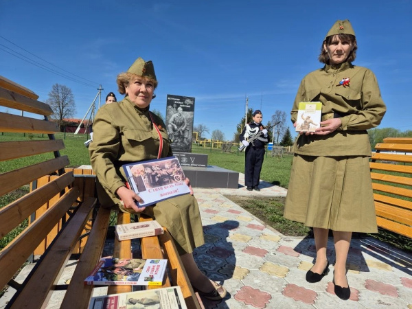 Акцию «Стихи ведь тоже воевали» организовали библиотекари Октябрьской сельской библиотеки