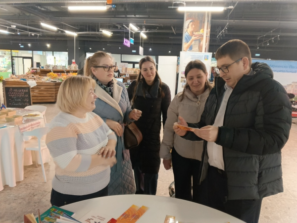 Книжную выставку с викториной «Мир Чувашии: открывая страницы книг» представили на выставке «Пехет»