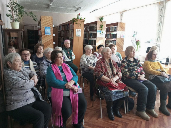 Литературно-музыкальная композиция «Окрыленная песней душа» в Городской библиотеке семейного чтения
