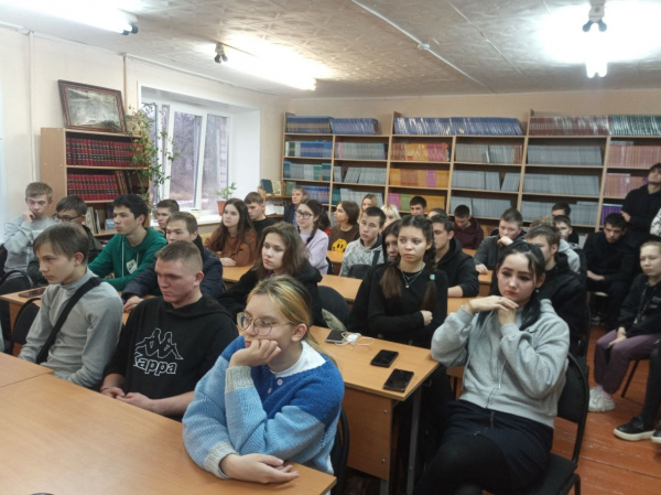 Студенты ОСП ЦАТТ в г.Мариинский Посад обсудили вопросы веры и православия с настоятелем Свято-Троицкого собора отцом Кириллом