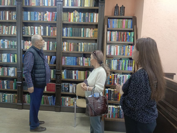 Андрей Андреевич Эшпай посетил Центральную районную библиотеку