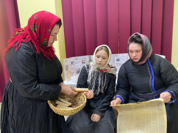 Час воспоминаний «900 дней мужества» провела библиотекарь Сотниковской библиотеки