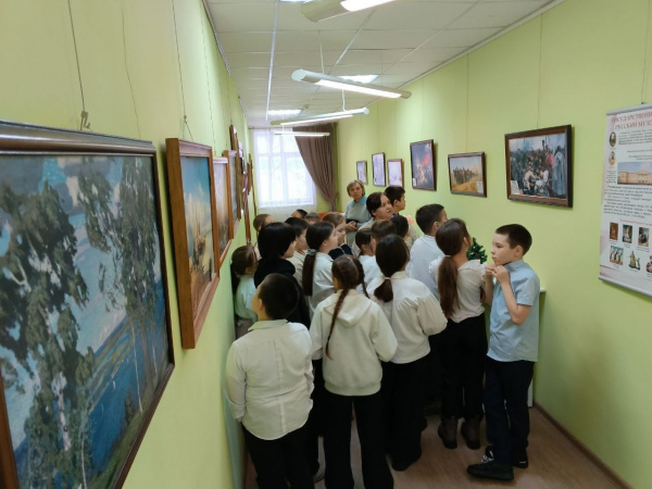 Читатели центральной библиотеки знакомятся с шедеврами Русского музея