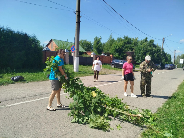 Сотрудники Центральной районной библиотеки присоединились к акции «Чистый четверг»