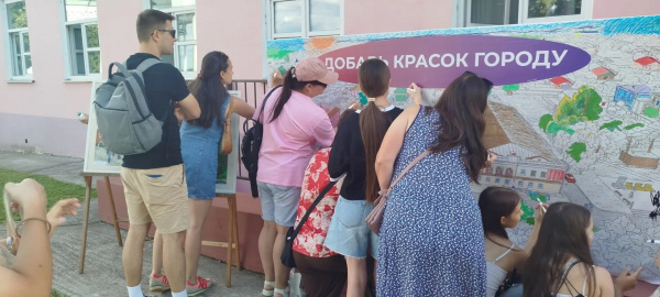 «Мариинский Посад встречает день рождения: краски, улыбки, сердца»