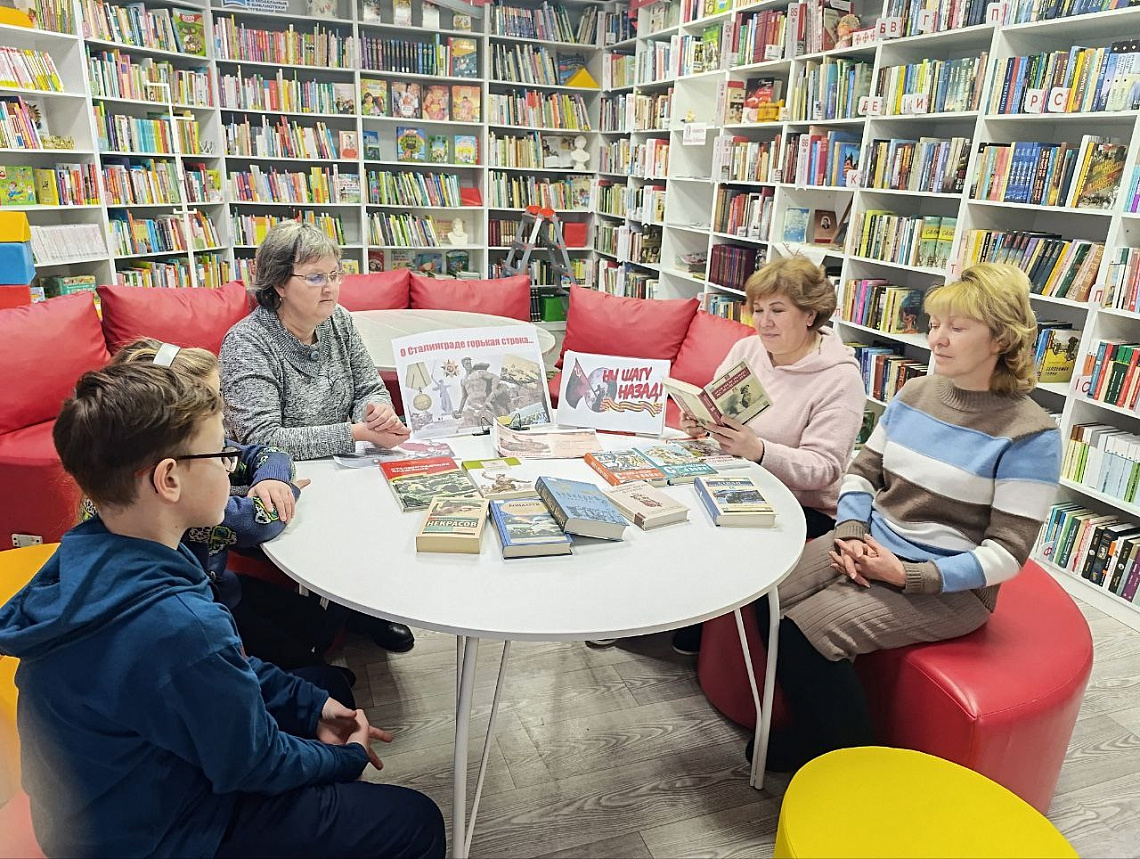 Громкие чтения «О Сталинграде горькая строка…» в Октябрьской сельской библиотеке