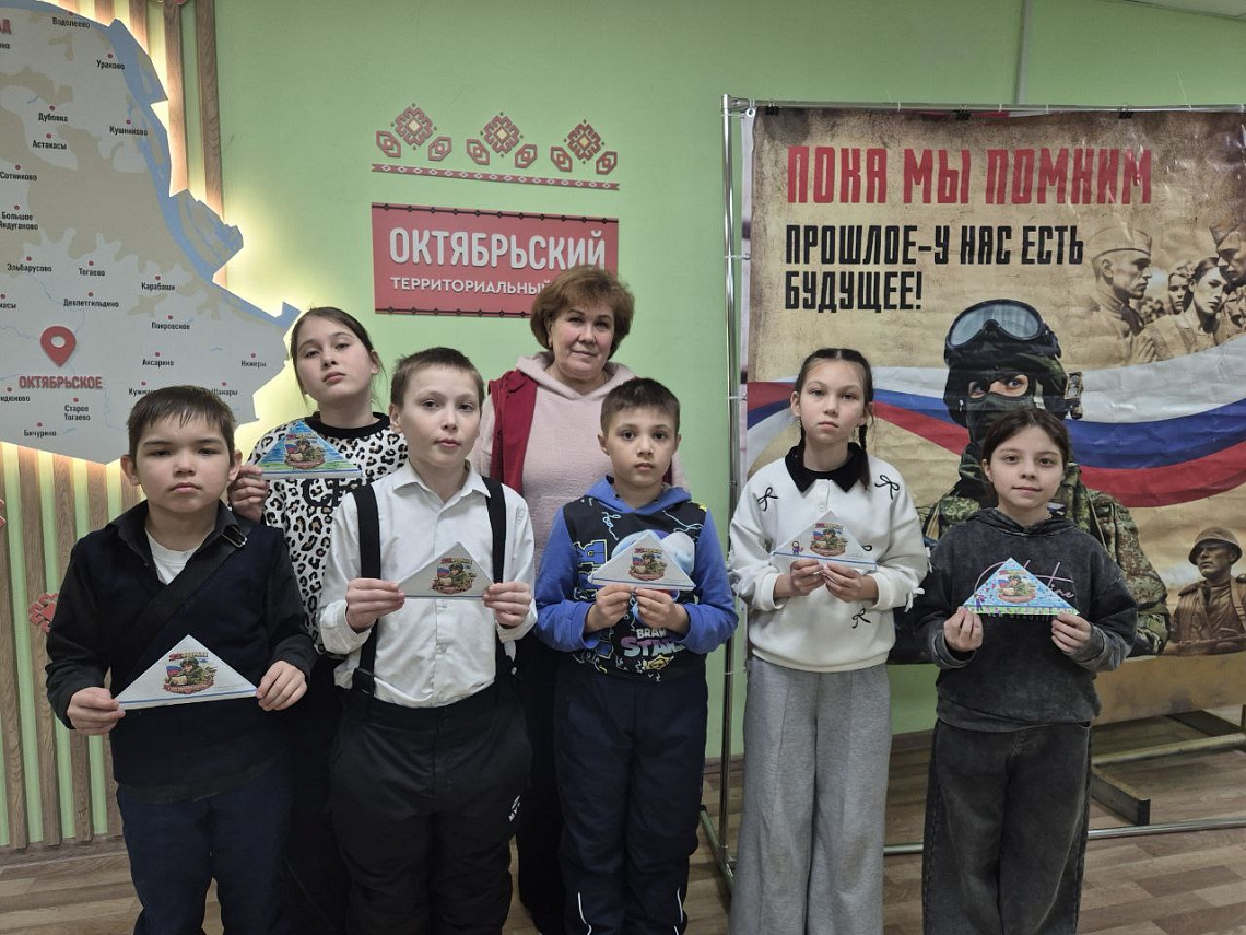 Октябрьская сельская библиотека объединила подростков и волонтерское движение в акции «Письмо солдату СВО»