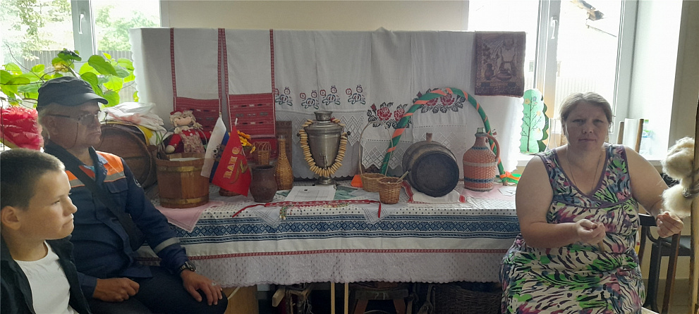 Краеведческий час «Бабушкин сундучок» в Сутчевской сельской библиотеке