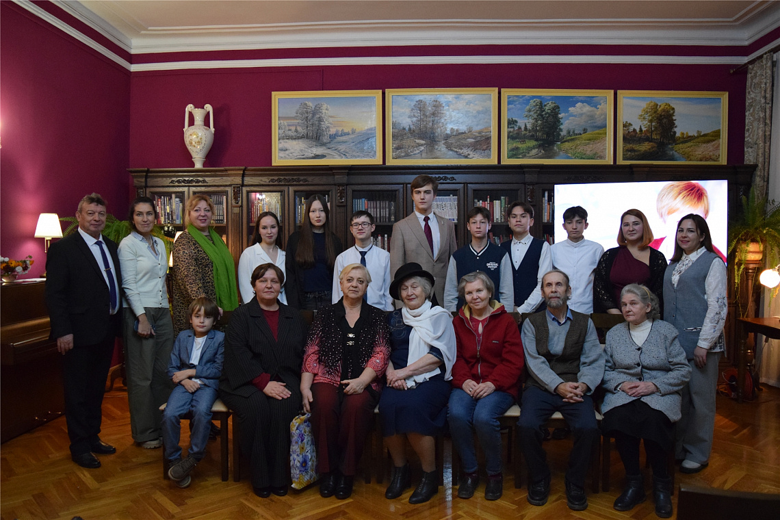 Литературная гостиная «Главный праздник страны моей...» приуроченная к ночи искусств