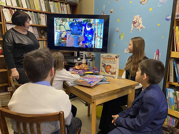 Интерактивная программа «Космические приключения: к звёздам вместе!» в Сотниковской сельской библиотеке