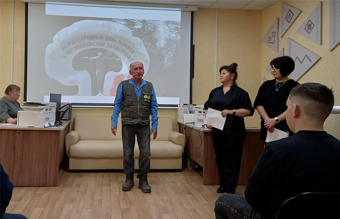 В Центральной районной библиотеке почтили героев-чернобыльцев