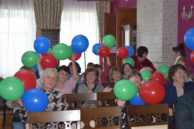 Праздничная программа «Пусть ваша осень жизни будет золотой» прошла в Центральной районной библиотеке