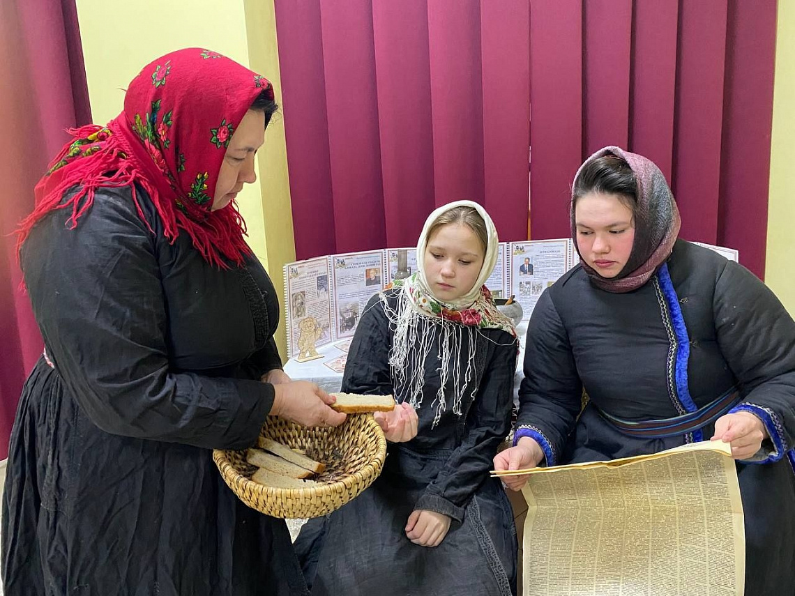 Час воспоминаний «900 дней мужества» провела библиотекарь Сотниковской библиотеки