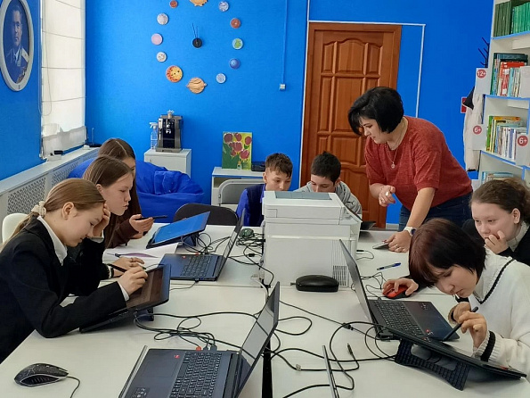 Космические фантазии: в библиотеке прошёл мастер‑класс по цифровому рисованию