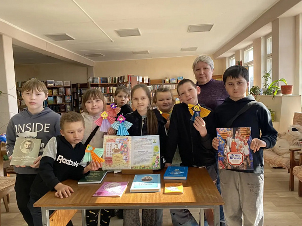 Выставка «Связующая нить времен» в Приволжской городской библиотеке