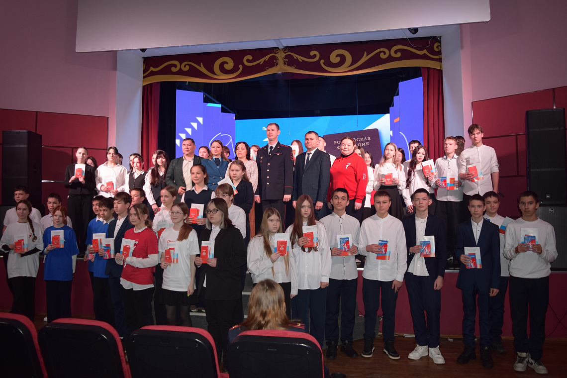 Торжественная церемония вручения паспортов и посвящения в наставники прошла в Мариинско-Посадском округе