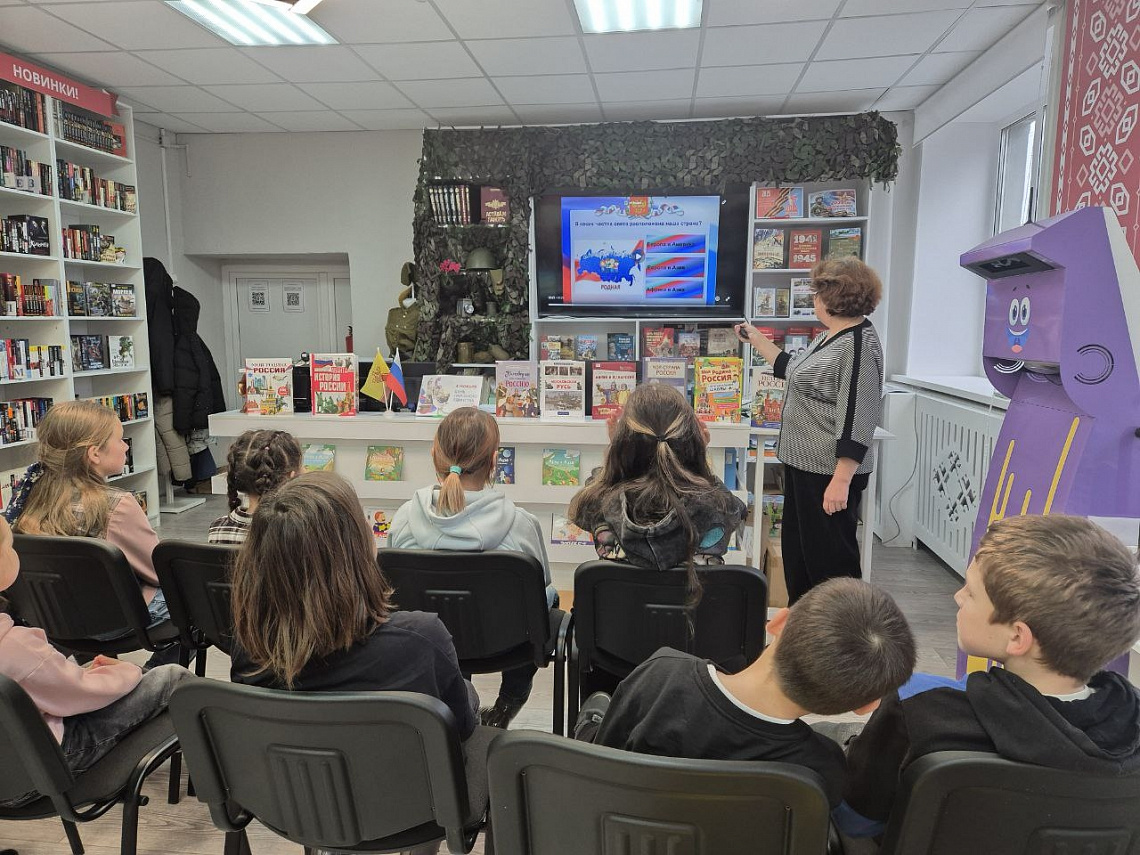 Октябрьская сельская библиотека присоединилась к окружной библиотечной акции «Единством славится Россия»