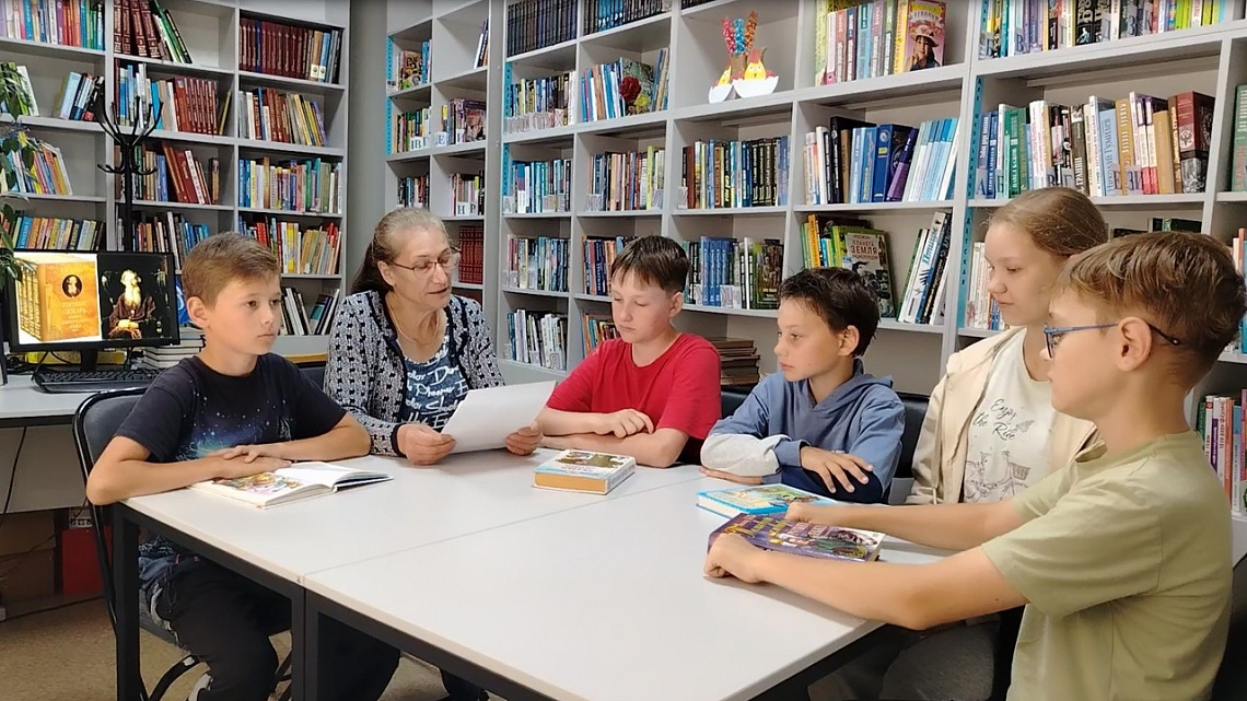 Чтение с наставником сказки «Старик – годовик» в Карабашской сельской библиотеке