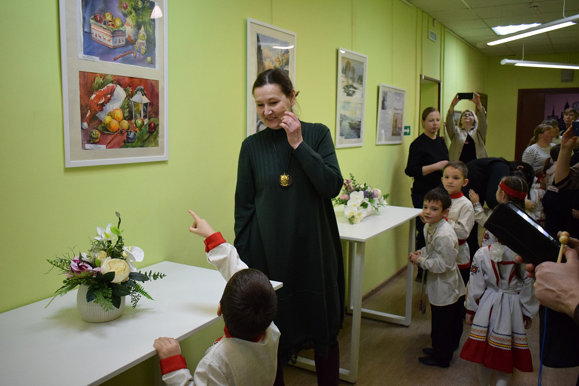 Открытие выставки акварельных работ Жанны Егоровой "Акварельный диалог, там, где оживает цвет" в Центральной районной библиотеке