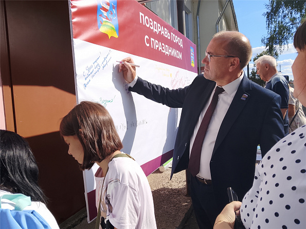 Искренние слова любви к Мариинскому Посаду оставили жители и гости города на площадке «Поздравь город с праздником»